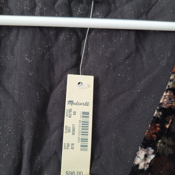 Madewell  Velvet  Tulip Sleeve Top with pleated hem - Picture 4 of 7